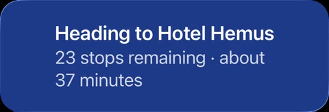 Una notifica di Reysko sulla schermata di blocco: in viaggio verso Hotel Hemus, 23 fermate rimanenti, circa 37 minuti.